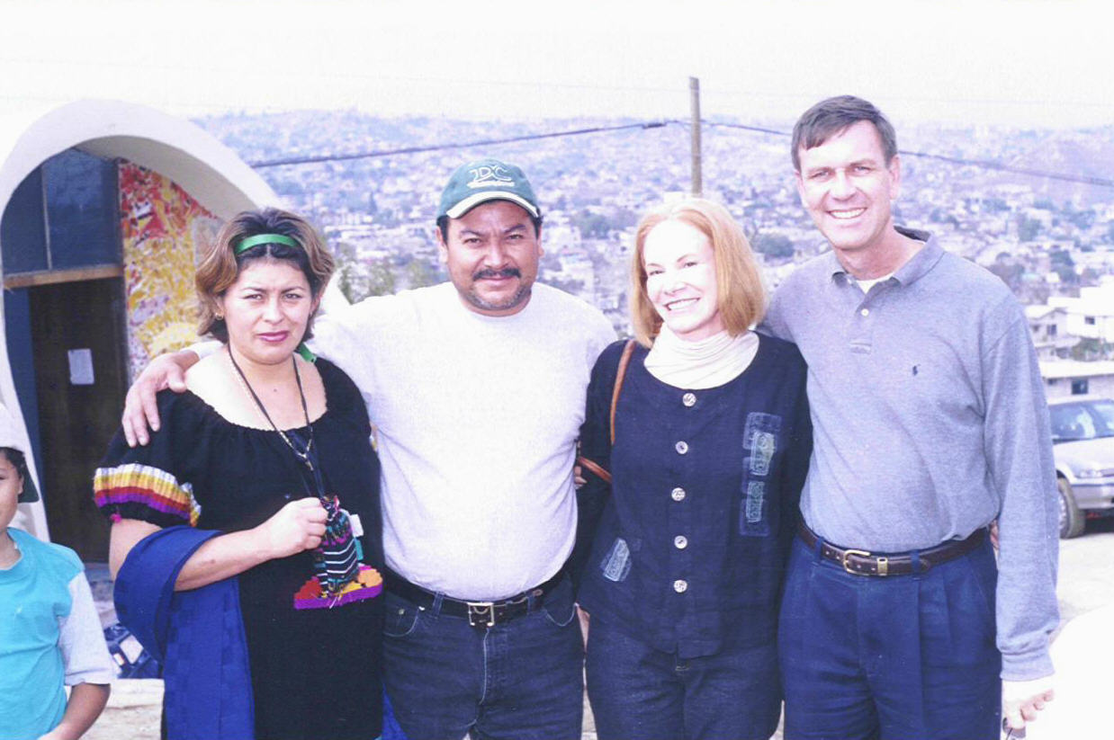 Colegio la Esperanza parents with Nora Munoz's stuents from Coronado